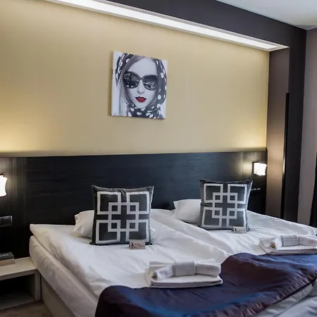 Hotel Idol 3*
