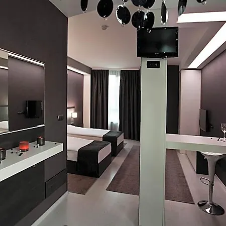 Hotel Idol