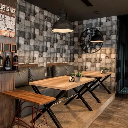 Idol Hotel Targóvishte